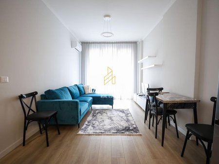 Shiten 2 Apartamente prane rruges  Ambasadave ( Rr e Kavajes )