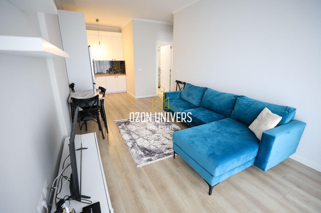 Shiten 2 Apartamente prane rruges  Ambasadave ( Rr e Kavajes )