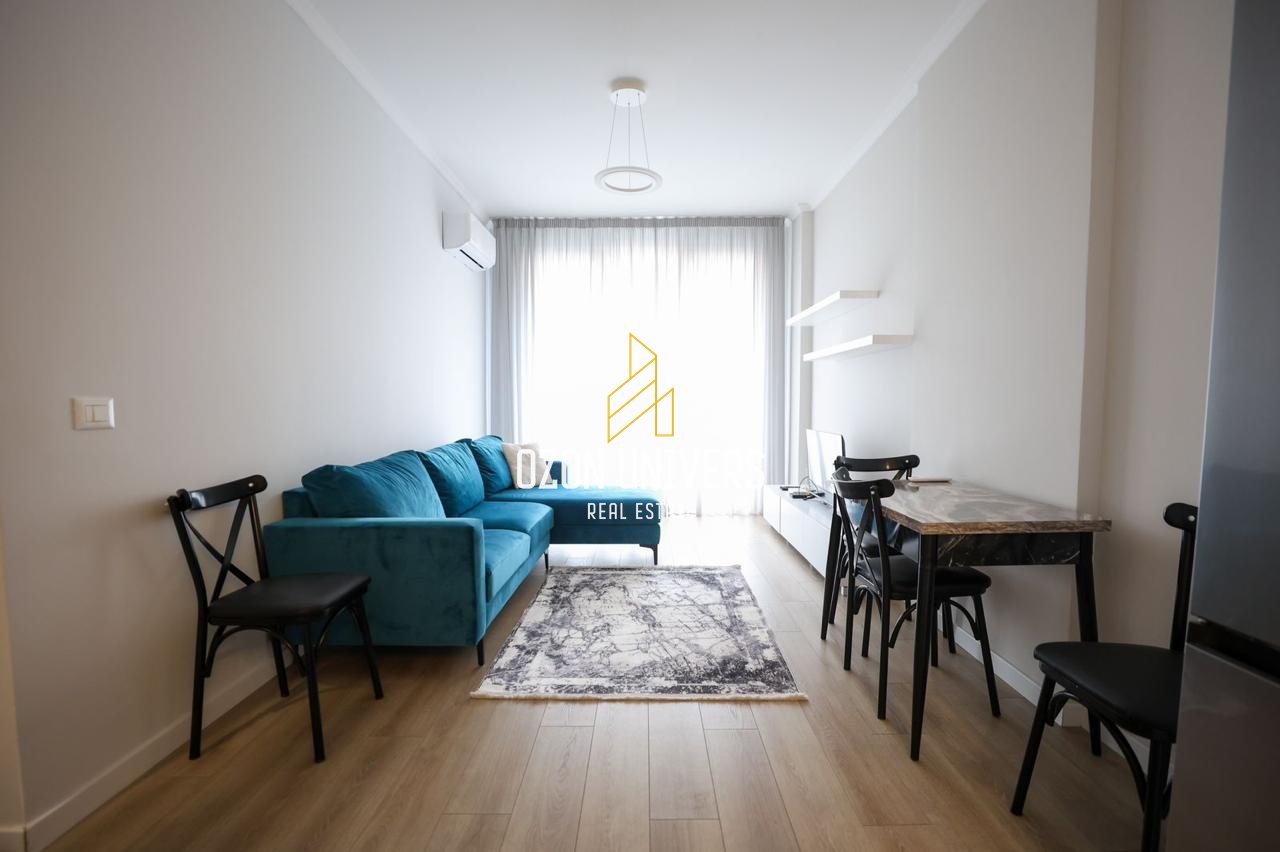 Shiten 2 Apartamente prane rruges  Ambasadave ( Rr e Kavajes )