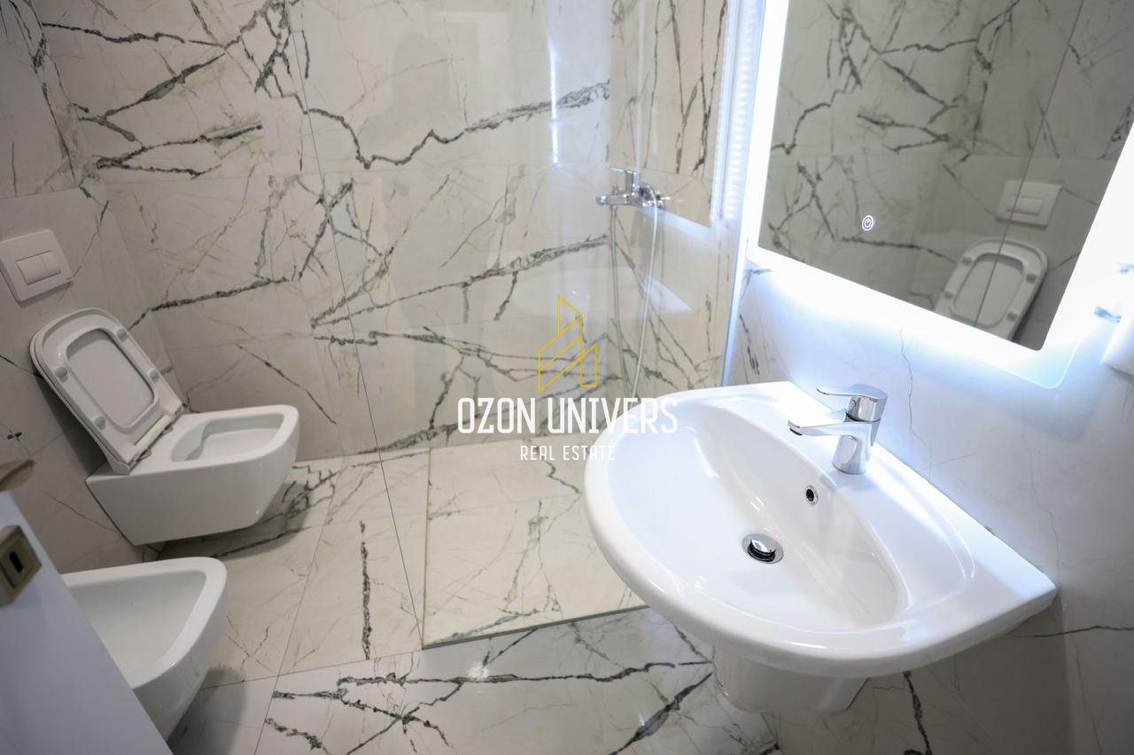 Shiten 2 Apartamente prane rruges  Ambasadave ( Rr e Kavajes )