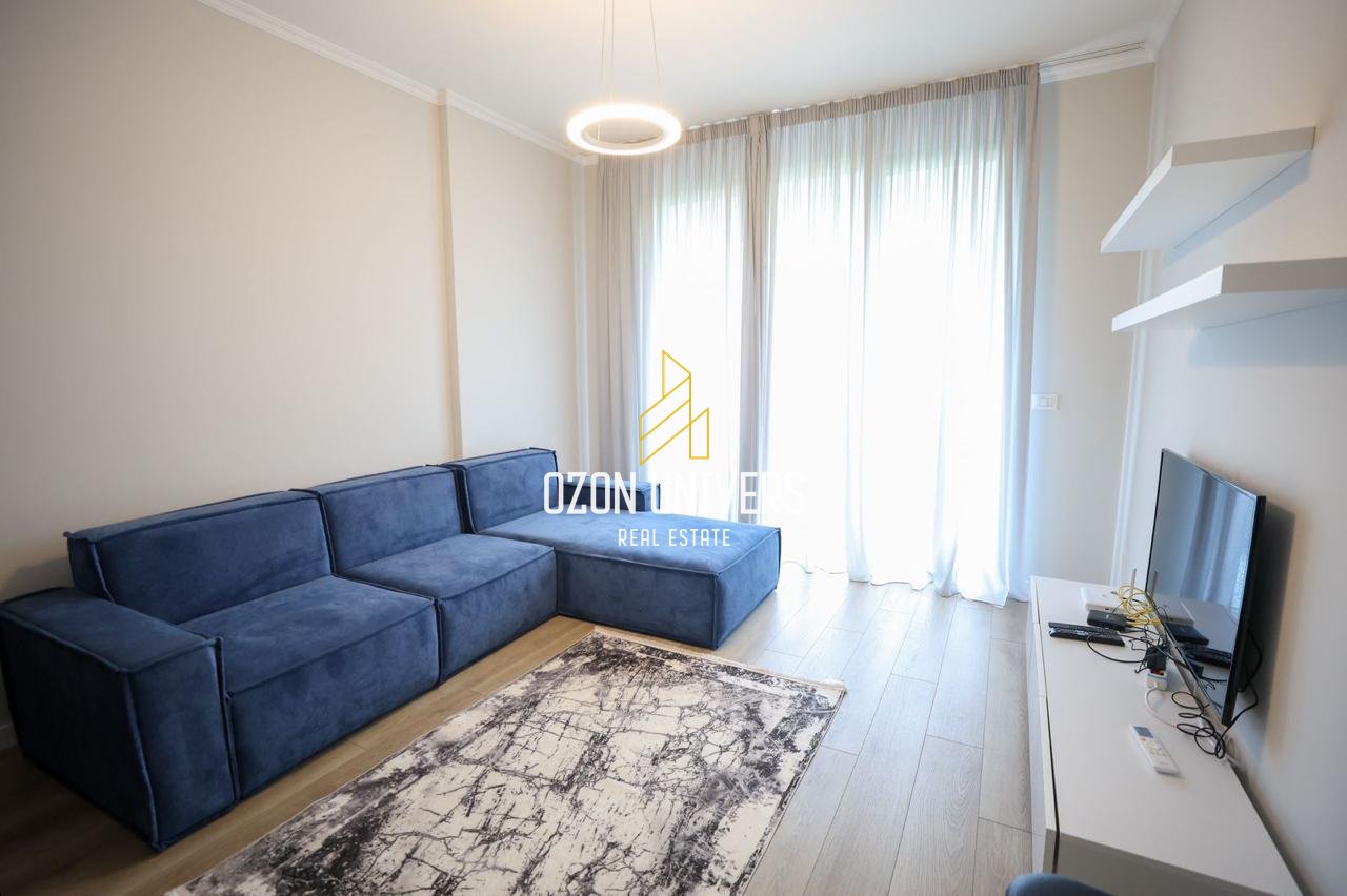 Shiten 2 Apartamente prane rruges  Ambasadave ( Rr e Kavajes )
