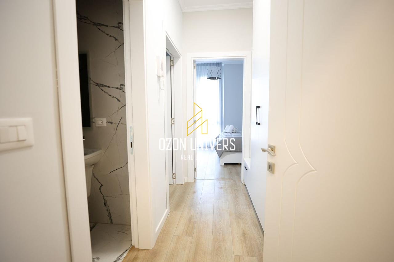 Shiten 2 Apartamente prane rruges  Ambasadave ( Rr e Kavajes )
