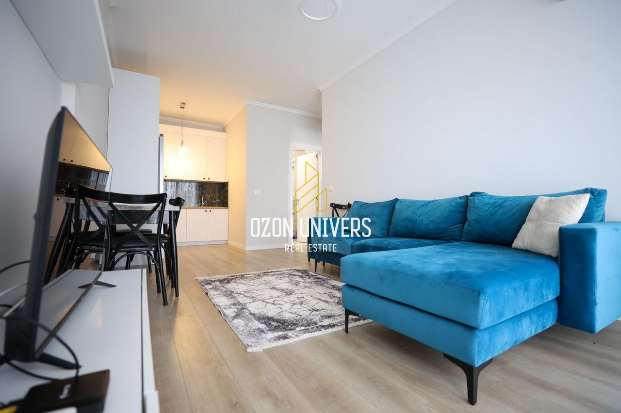 Shiten 2 Apartamente prane rruges  Ambasadave ( Rr e Kavajes )