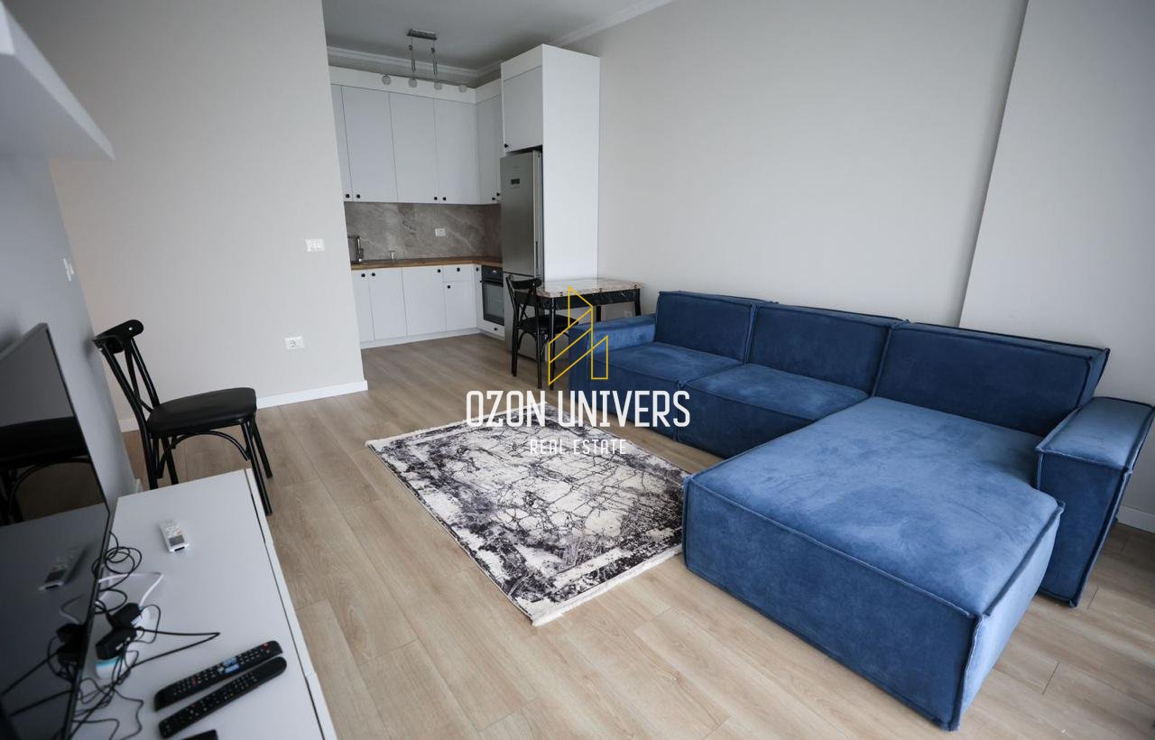Shiten 2 Apartamente prane rruges  Ambasadave ( Rr e Kavajes )