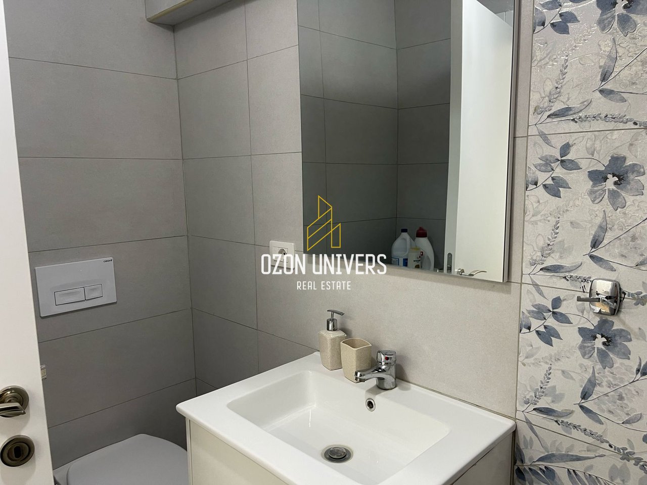 2+1 apartment for rent at Pazari i Ri (Optika Roma)!
