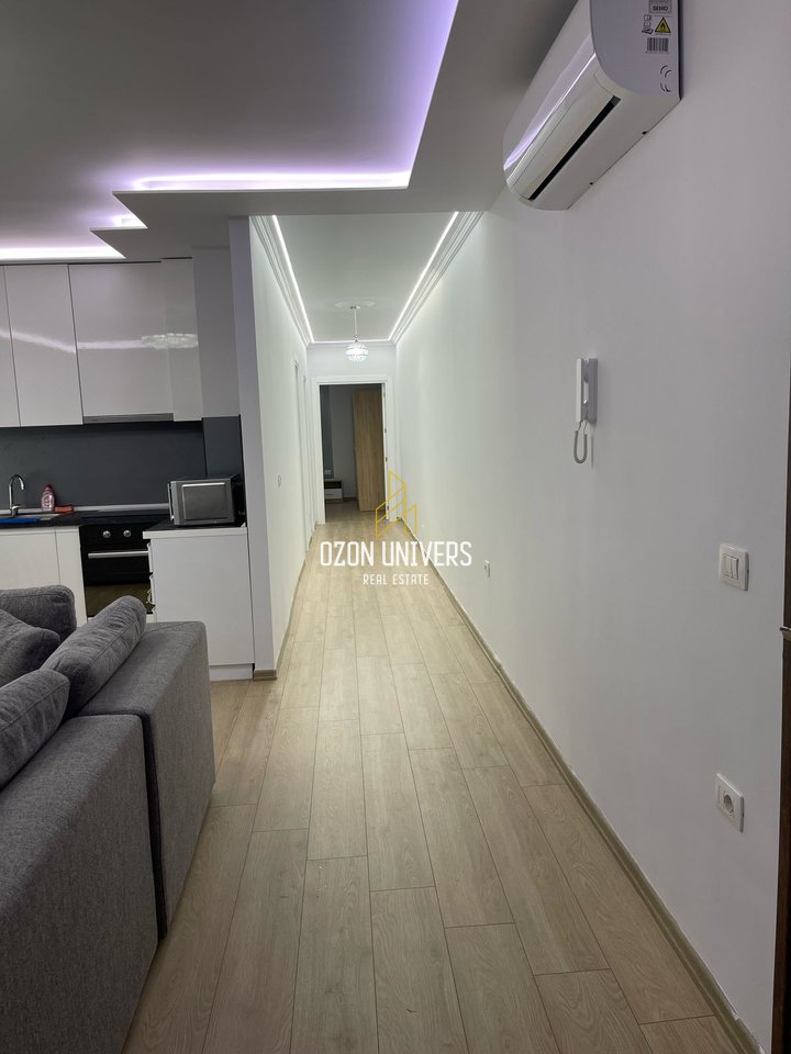 2+1 apartment for rent at Pazari i Ri (Optika Roma)!