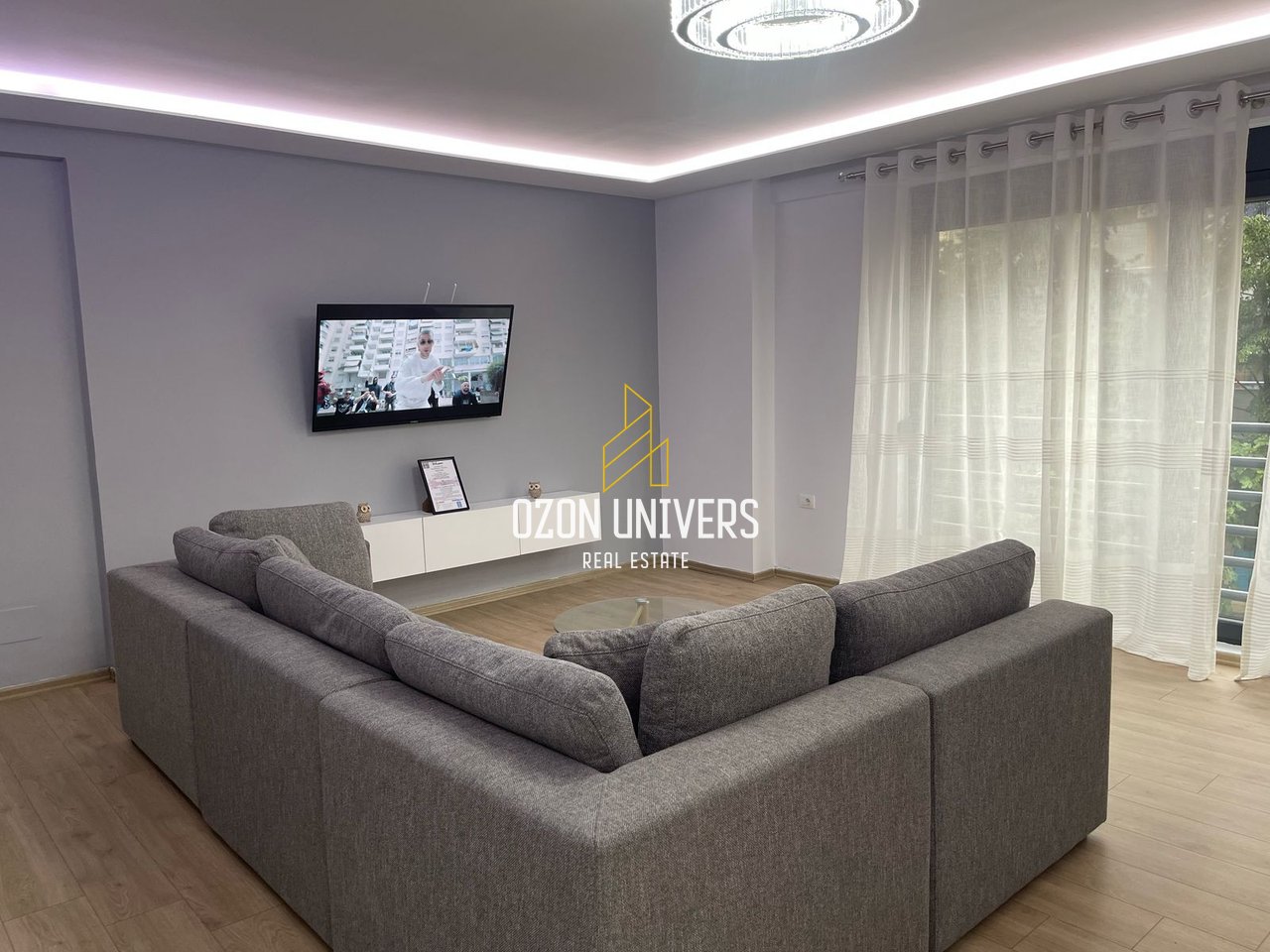 2+1 apartment for rent at Pazari i Ri (Optika Roma)!