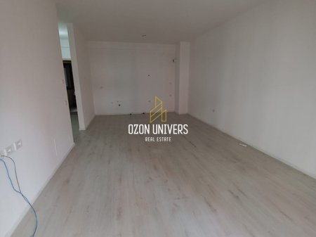 Business premises for rent at Green City!