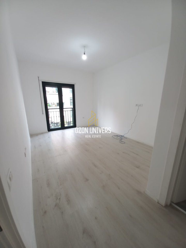 Business premises for rent at Green City!