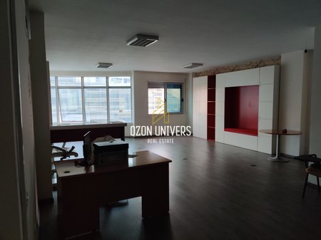 Business premises for rent, opposite Casa Italia!