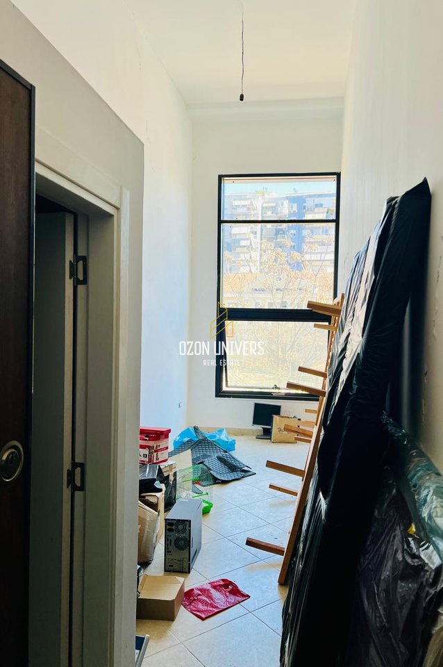 OKAZION! Shitet Gasoniere në Qendër e përshtatshme për dupleks ose biznes.