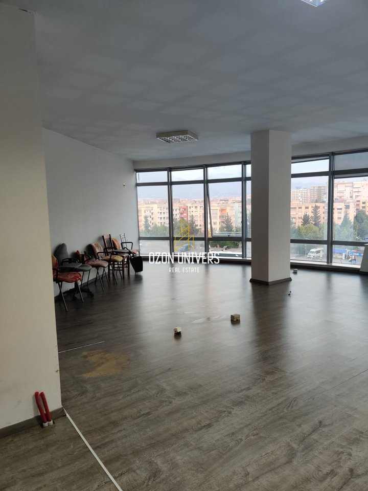 Business premises for rent opposite Casa Italia, Kamza Turn!