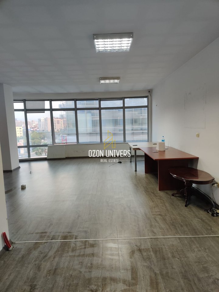 Business premises for rent opposite Casa Italia, Kamza Turn!