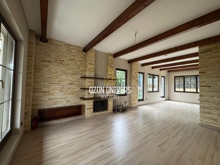 Vilë për qira tek Akacia Hills, Mjull Bathore!