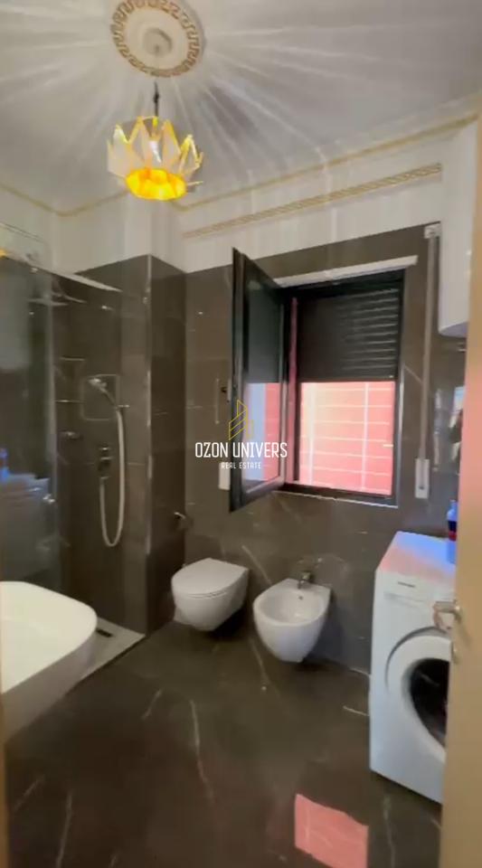 Apartament 2+1+2 me post parkimi për qira tek Green City Residence