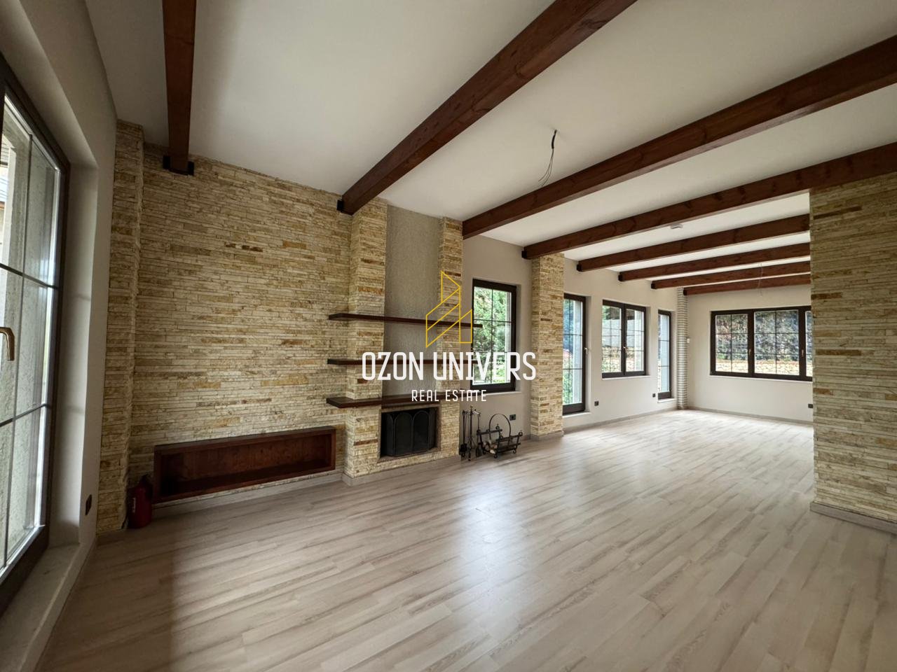 Vilë për qira tek Akacia Hills, Mjull Bathore!