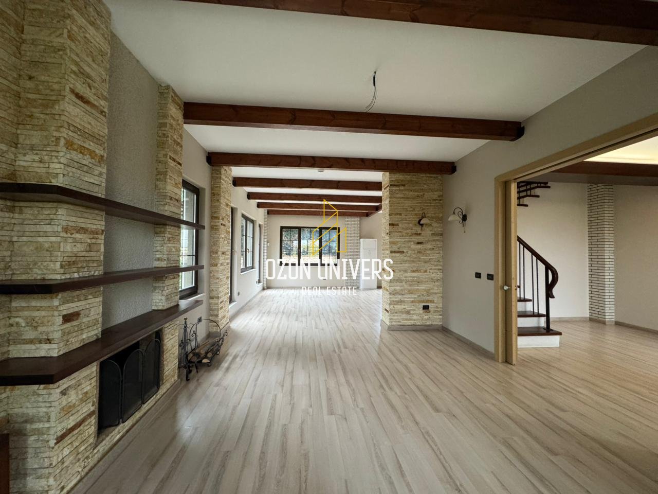 Vilë për qira tek Akacia Hills, Mjull Bathore!