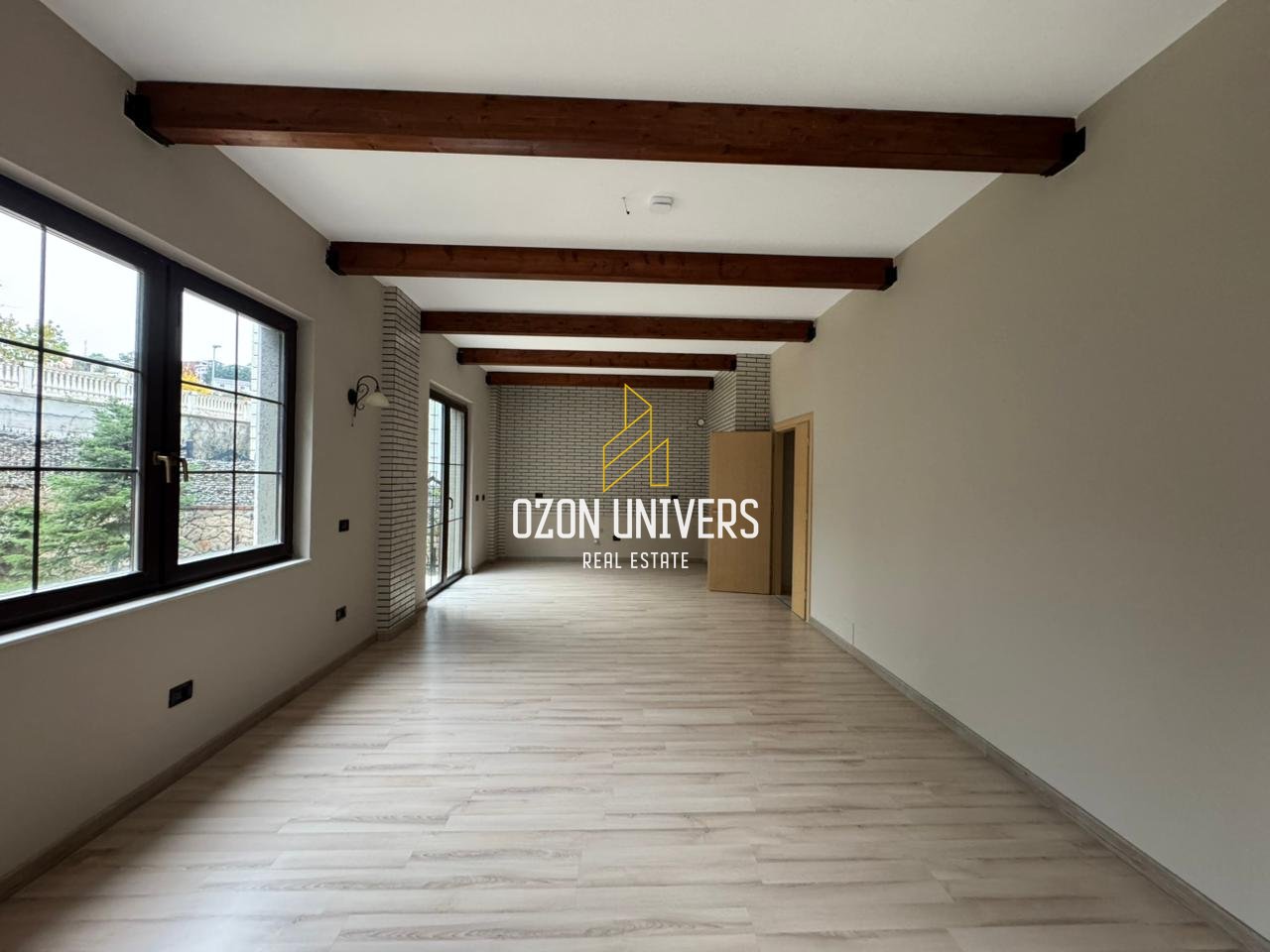 Vilë për qira tek Akacia Hills, Mjull Bathore!