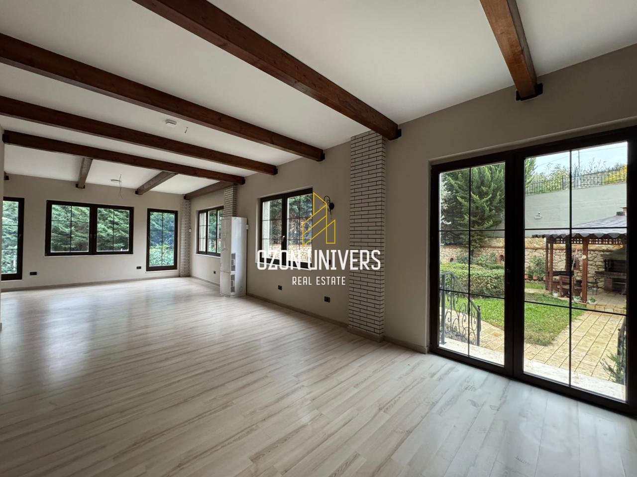 Vilë për qira tek Akacia Hills, Mjull Bathore!