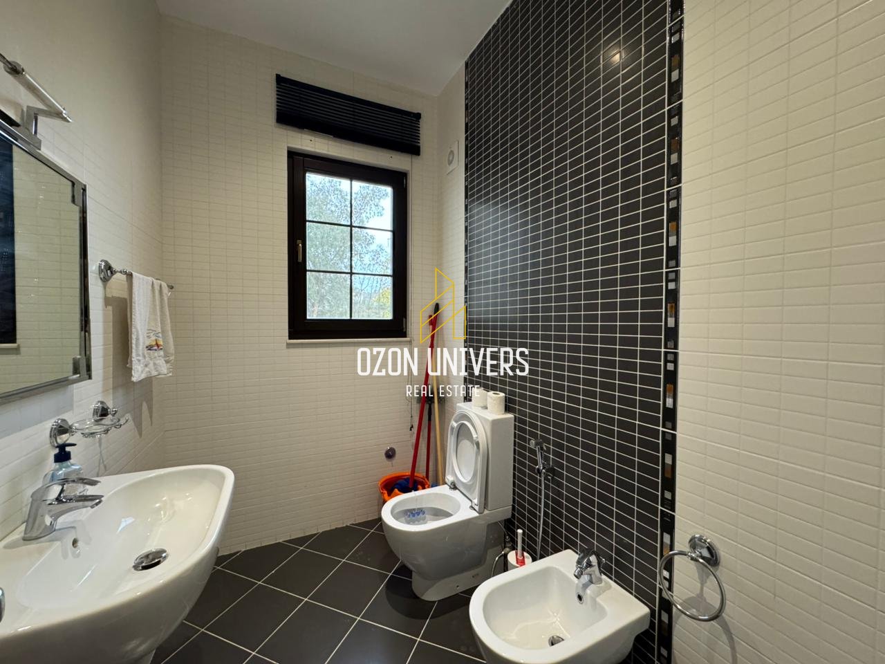 Vilë për qira tek Akacia Hills, Mjull Bathore!