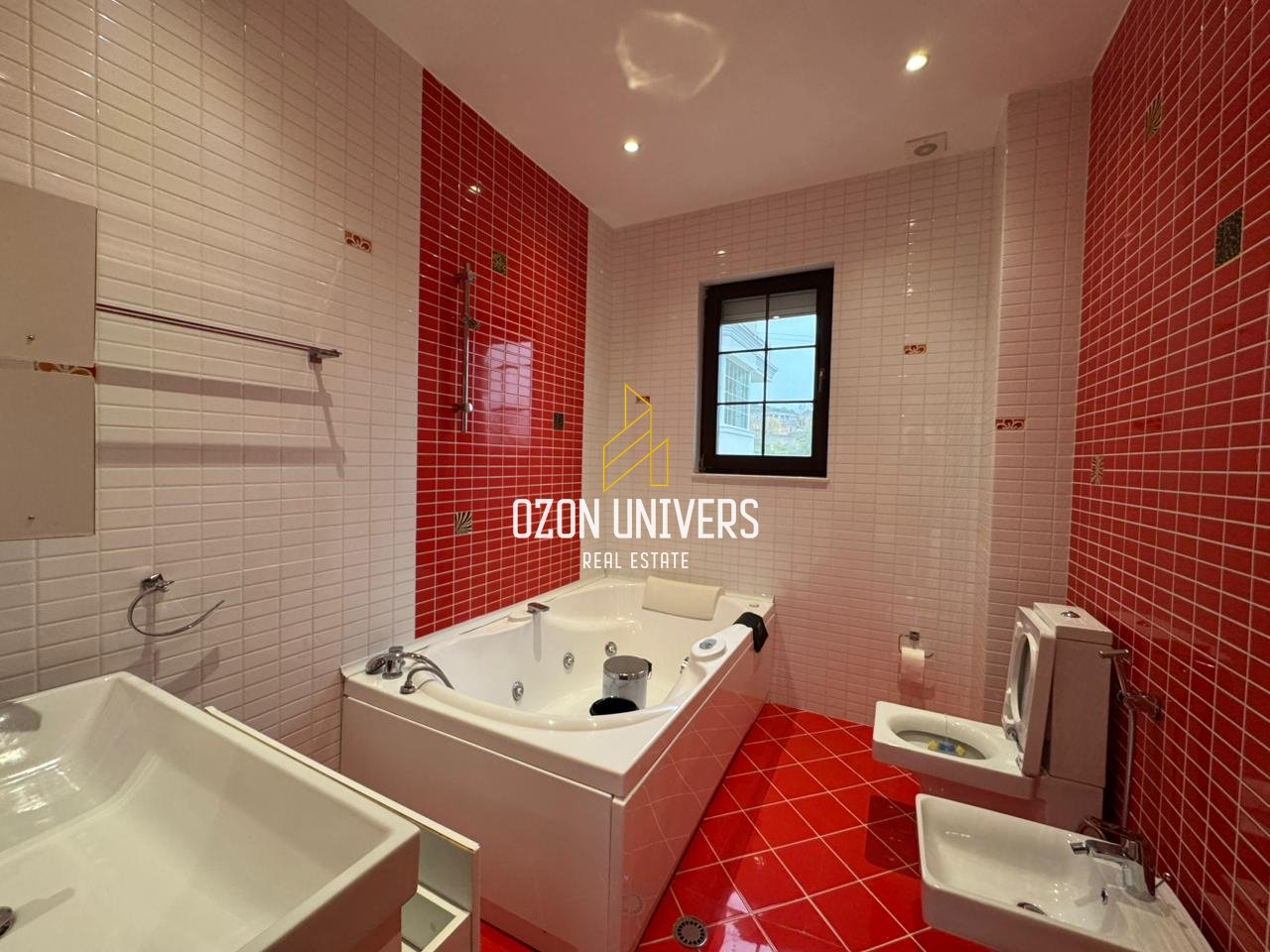 Vilë për qira tek Akacia Hills, Mjull Bathore!