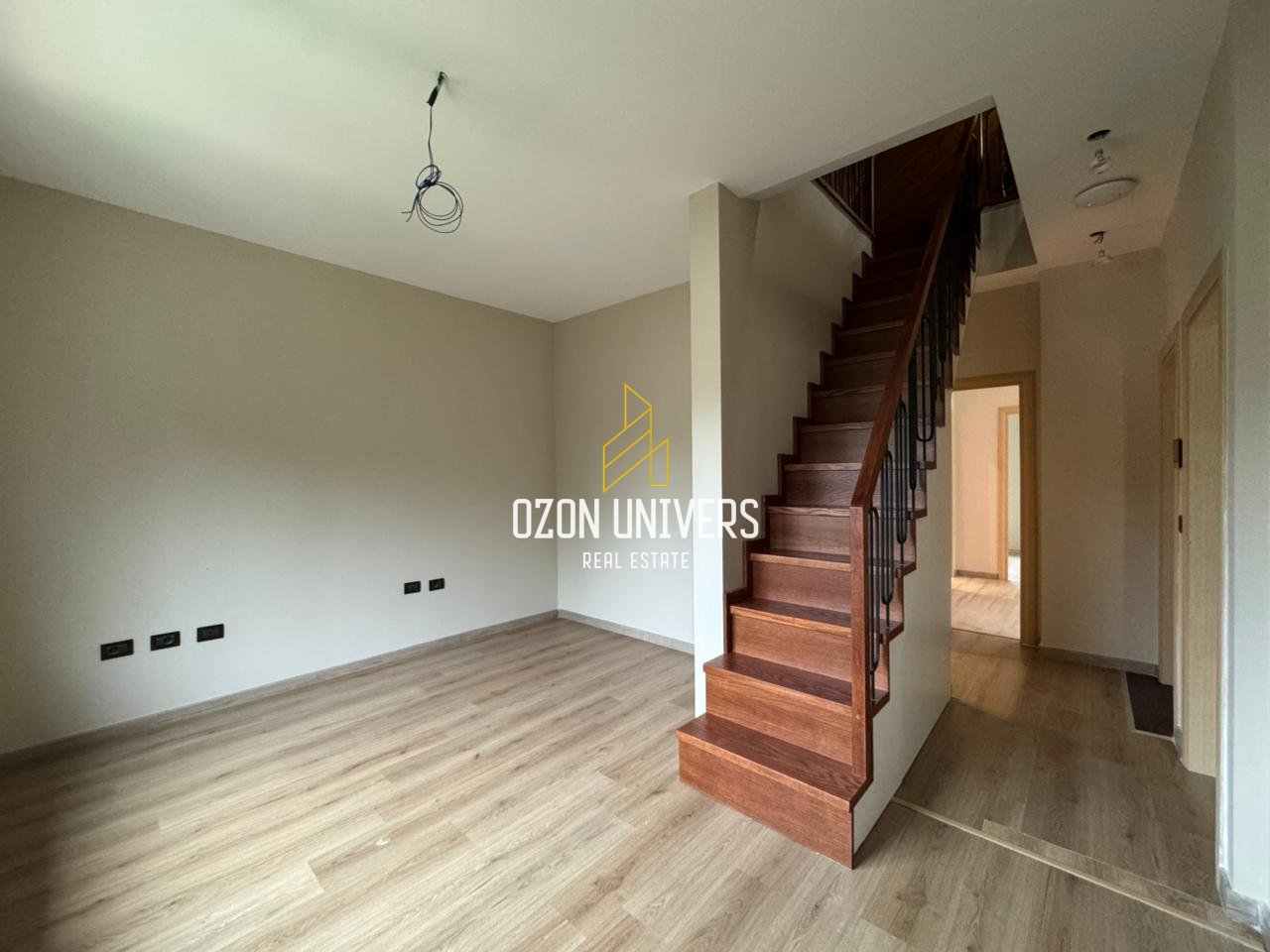 Vilë për qira tek Akacia Hills, Mjull Bathore!