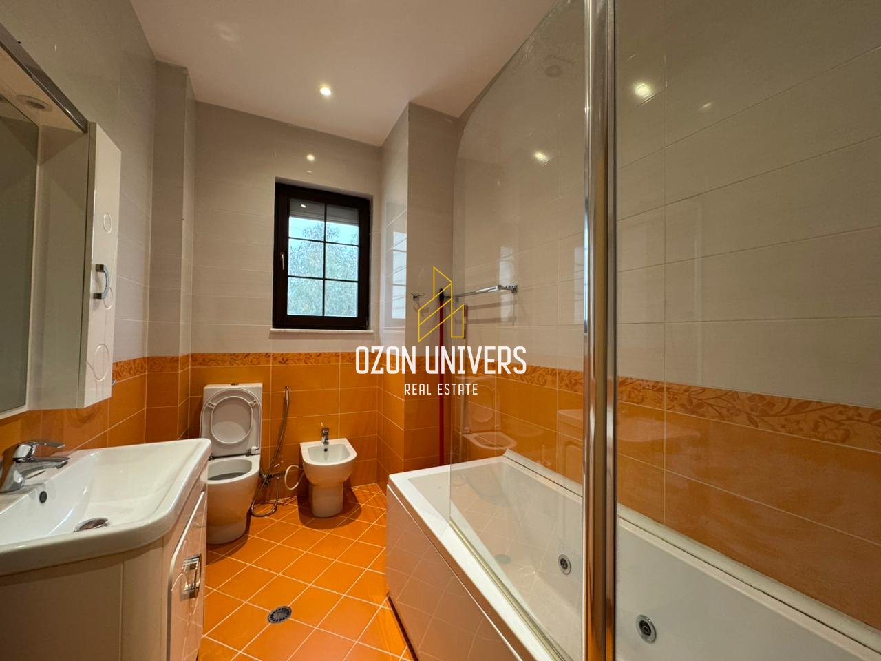 Vilë për qira tek Akacia Hills, Mjull Bathore!