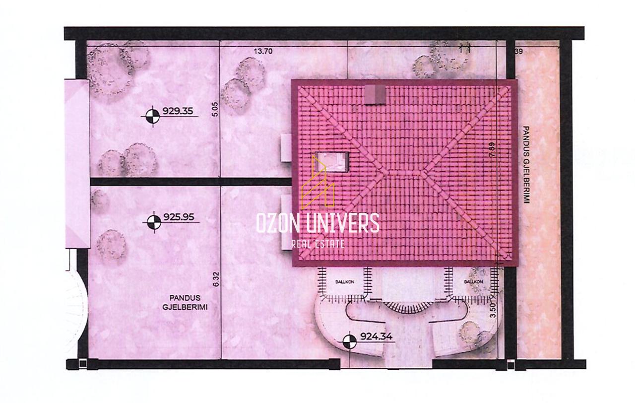 OKAZION! Shitet vilë tek Parku Rinia, Korçë!