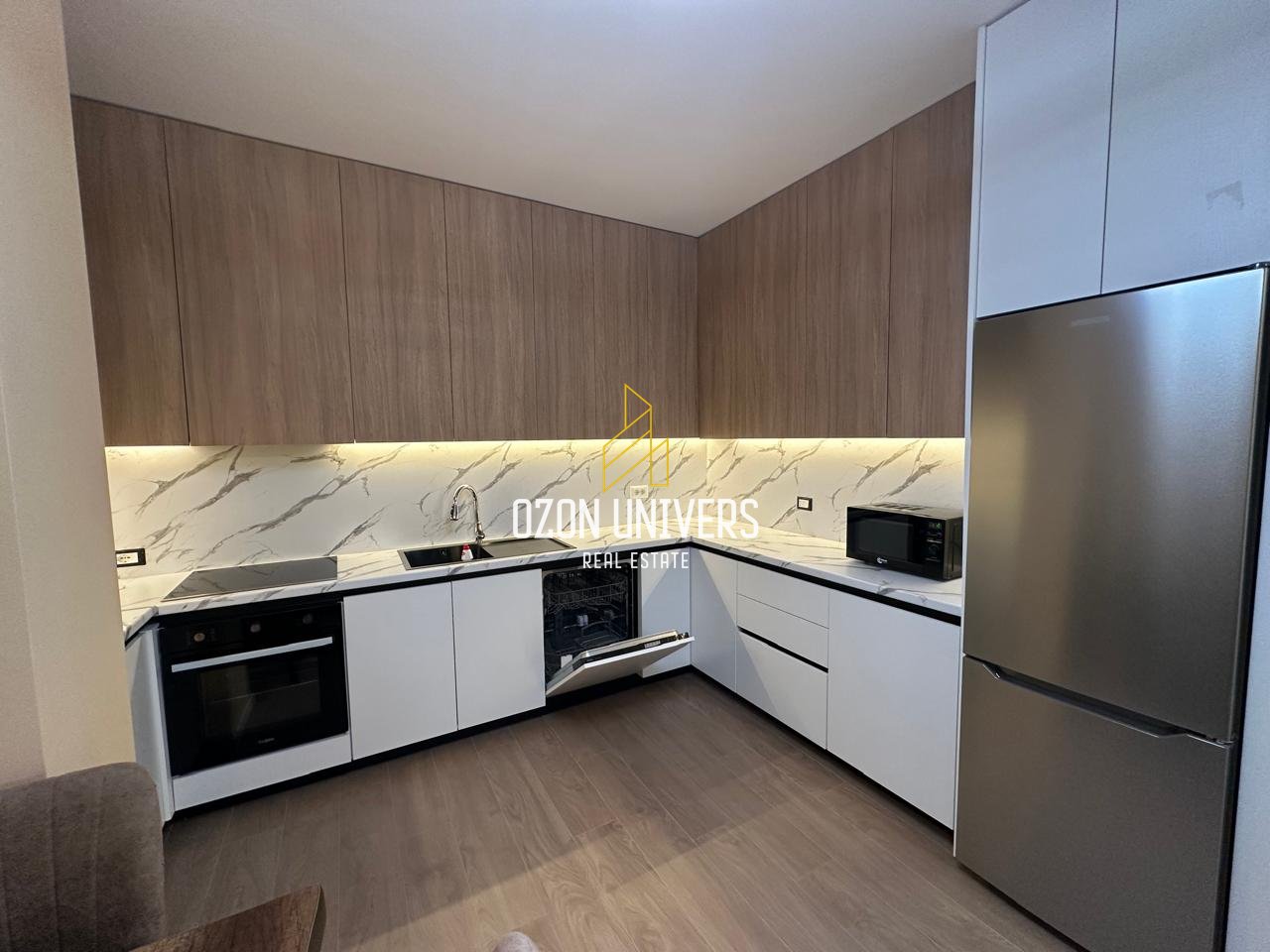 Apartament 2+1+2+parkim për qira te Liqeni i Thatë!