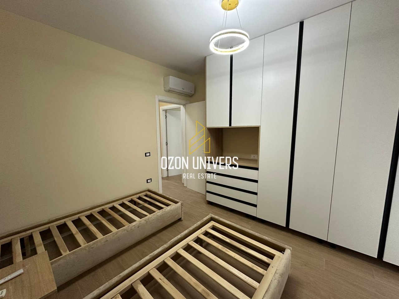 Apartament 2+1+2+parkim për qira te Liqeni i Thatë!