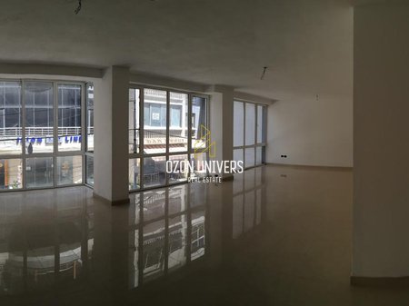 Ambient Biznesi për shitje tek Porti, Durrës