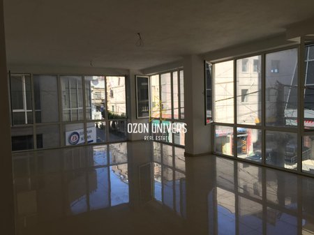 2 Ambiente Biznesi për shitje tek Porti, Durrës