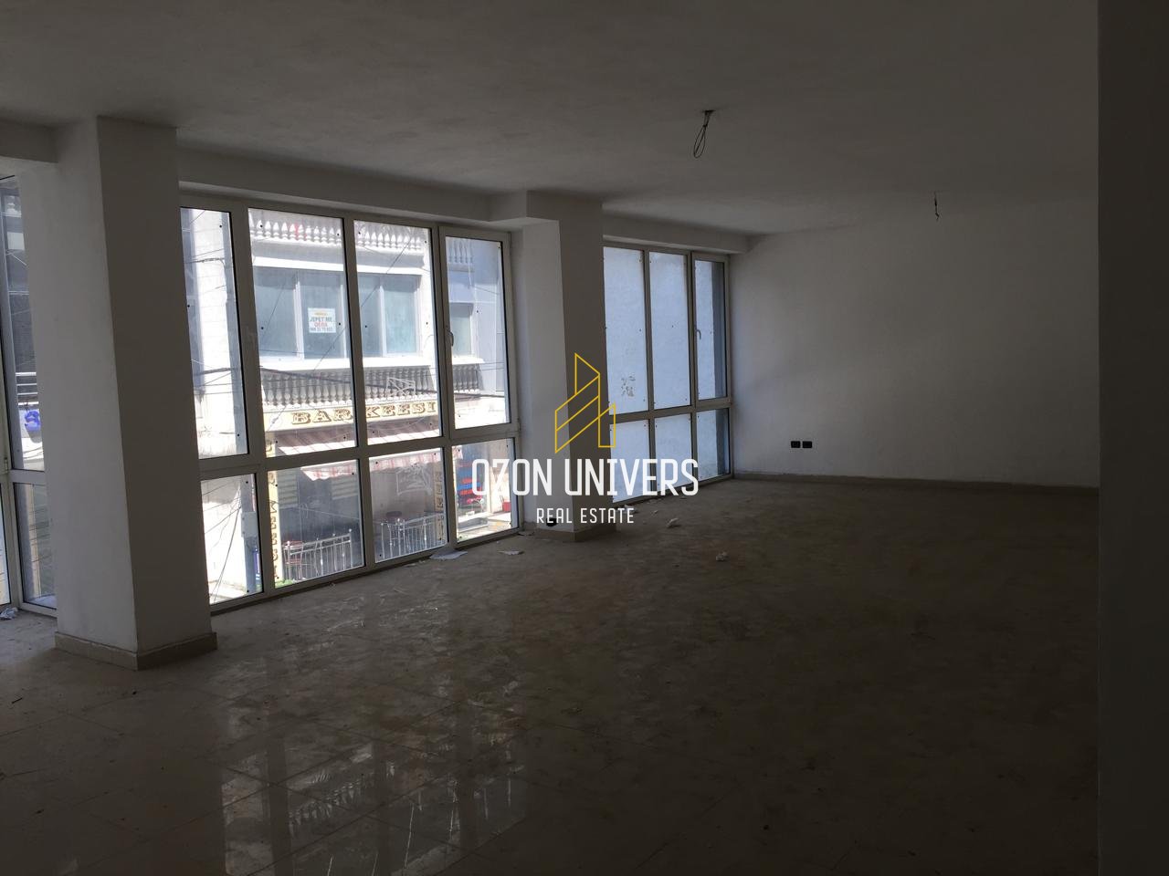 2 Ambiente Biznesi për shitje tek Porti, Durrës