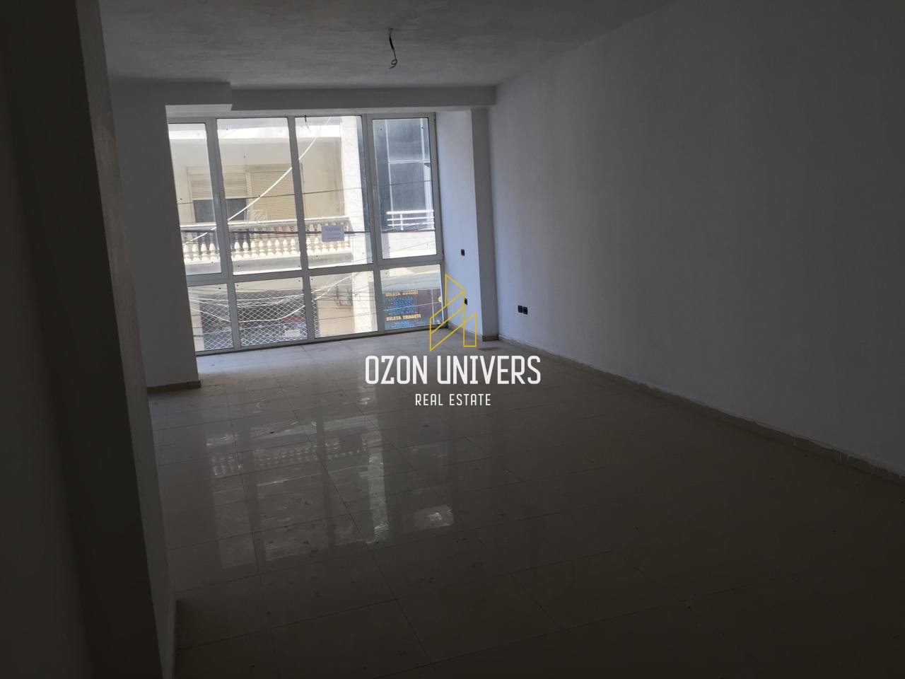 2 Ambiente Biznesi për shitje tek Porti, Durrës