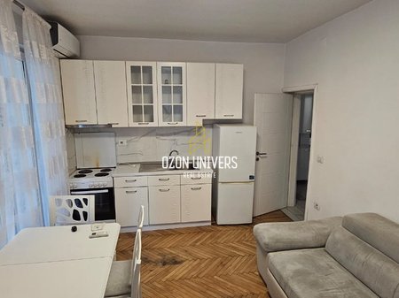 Apartament 1+1 për qira tek Rruga e Barrikadave!