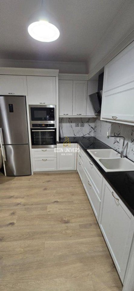 Apartament 1+1 për qira në Komunën e Parisit, pranë Lulishtes.