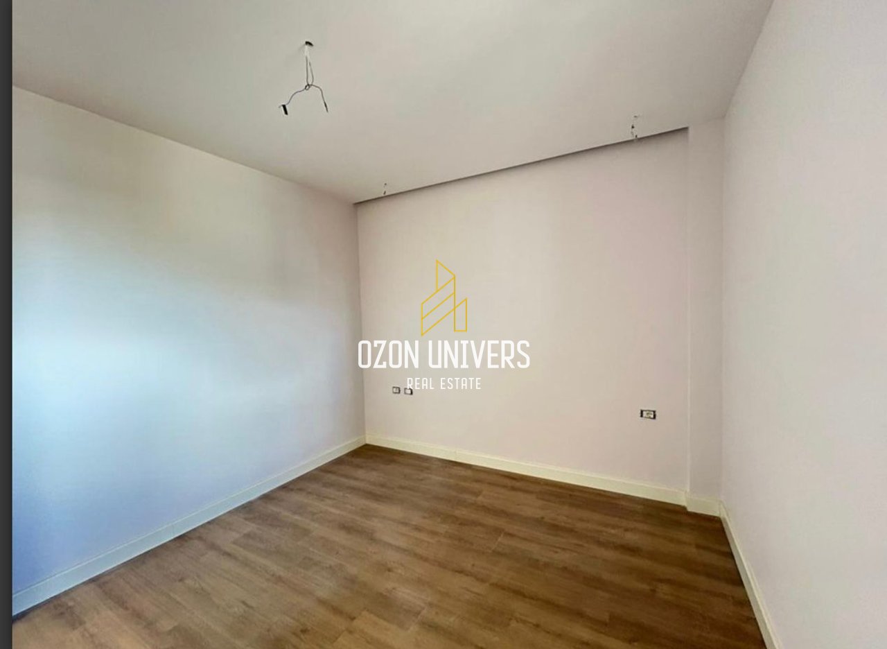 2+1 Apartment with Parking for sale near the Red School.