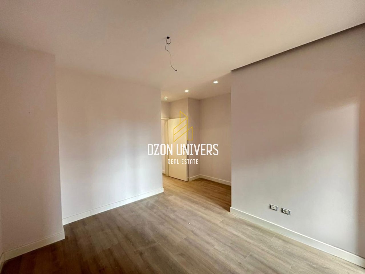 2+1 Apartment with Parking for sale near the Red School.
