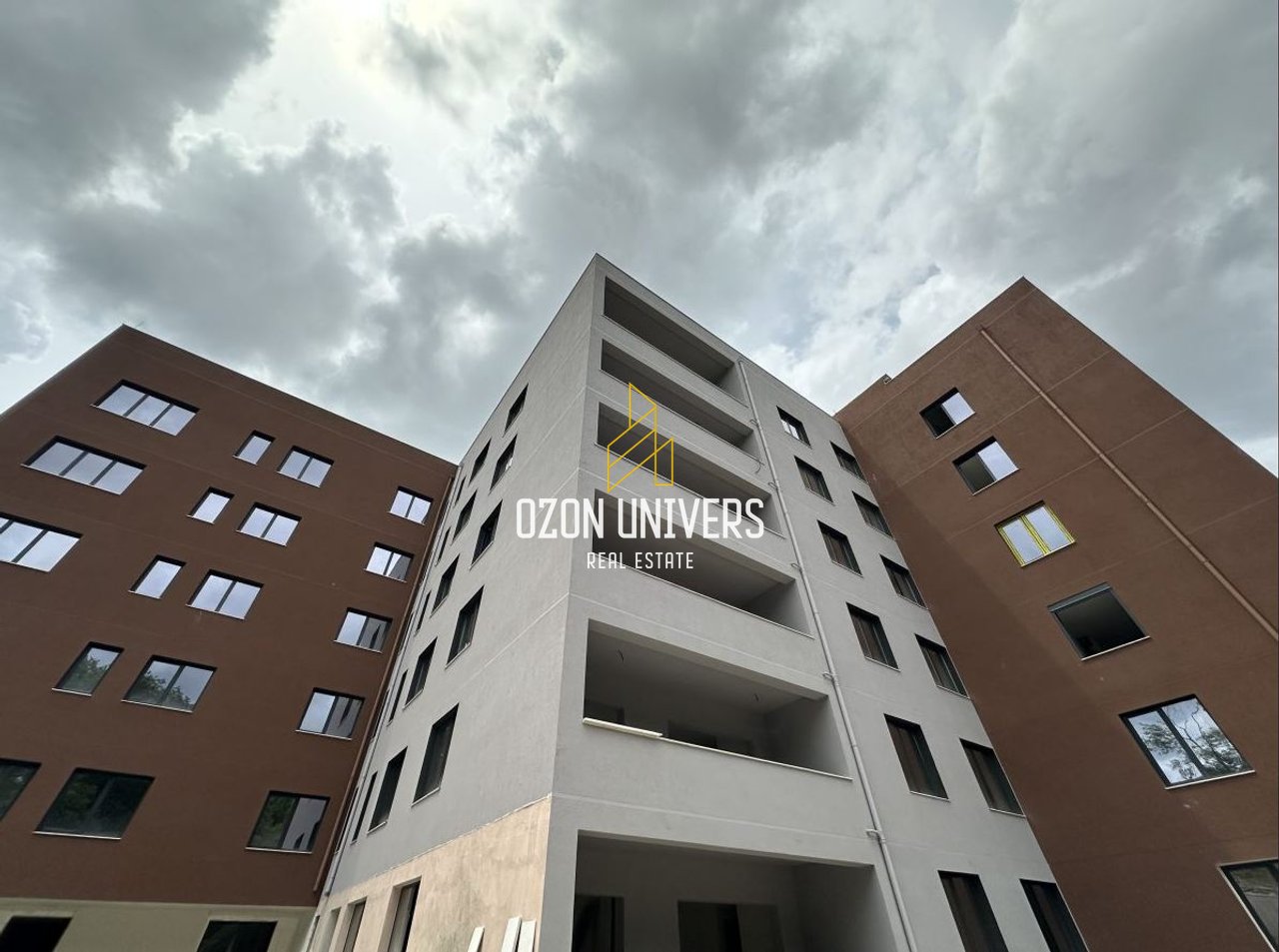 OKAZION! Apartament 2+1+2 për shitje tek Bellevue Residence, Rruga e Elbasanit, përballe Xibrakut!