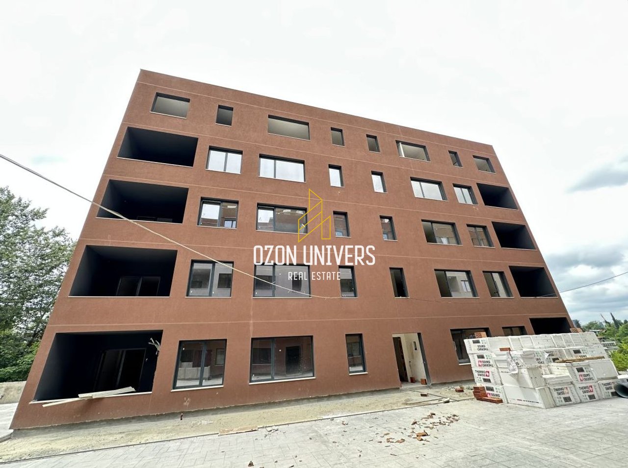 OKAZION! Apartament 3+1+2 për shitje tek Bellevue Residence, Rruga e Elbasanit, përballe Xibrakut!
