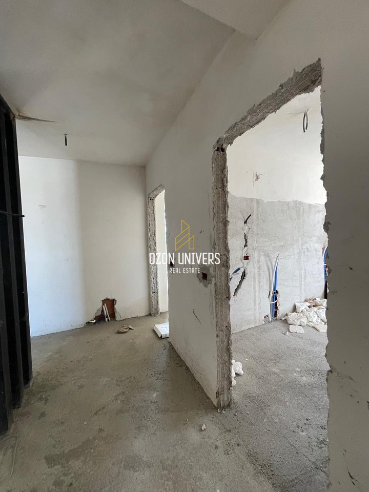 Apartament 3+1+3 për shitje tek Kompleksi Tom Doshi , Shkozë!