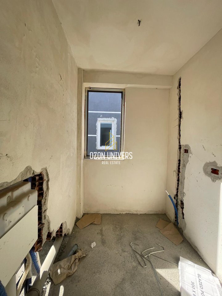 Apartament 3+1+3 për shitje tek Kompleksi Tom Doshi , Shkozë!