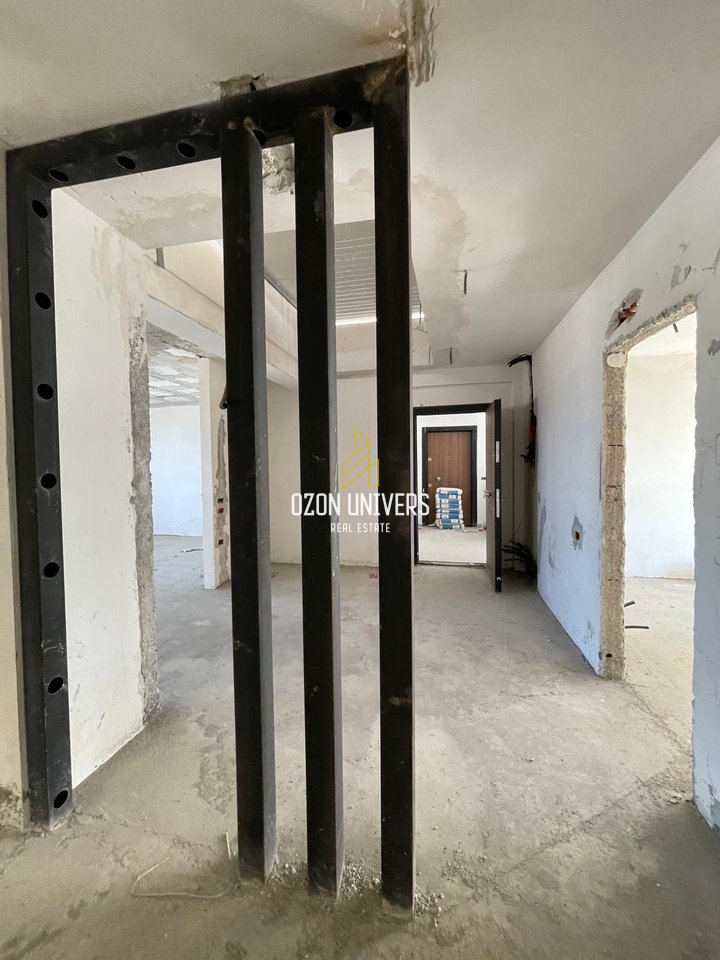 Apartament 3+1+3 për shitje tek Kompleksi Tom Doshi , Shkozë!