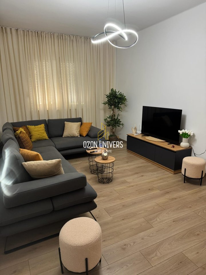 Apartament 2+1 me qira në rrugën e Durrësit, tek Kafe Flora