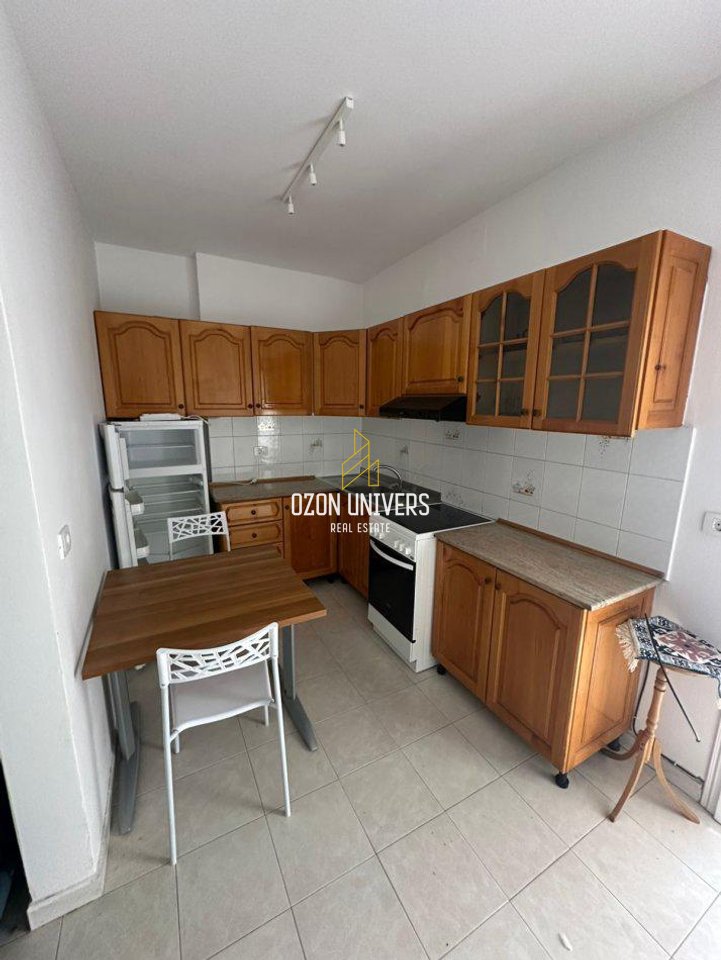 Apartament 2+1 me Ballkon për Qira, Rruga Qemal Stafa, Tiranë