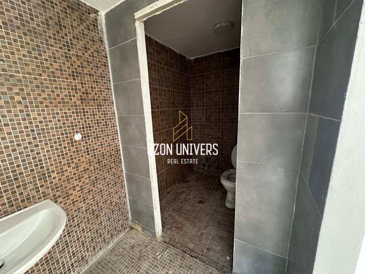 Ambient Biznesi për Qira në Kombinat, Rruga Besim Alla!