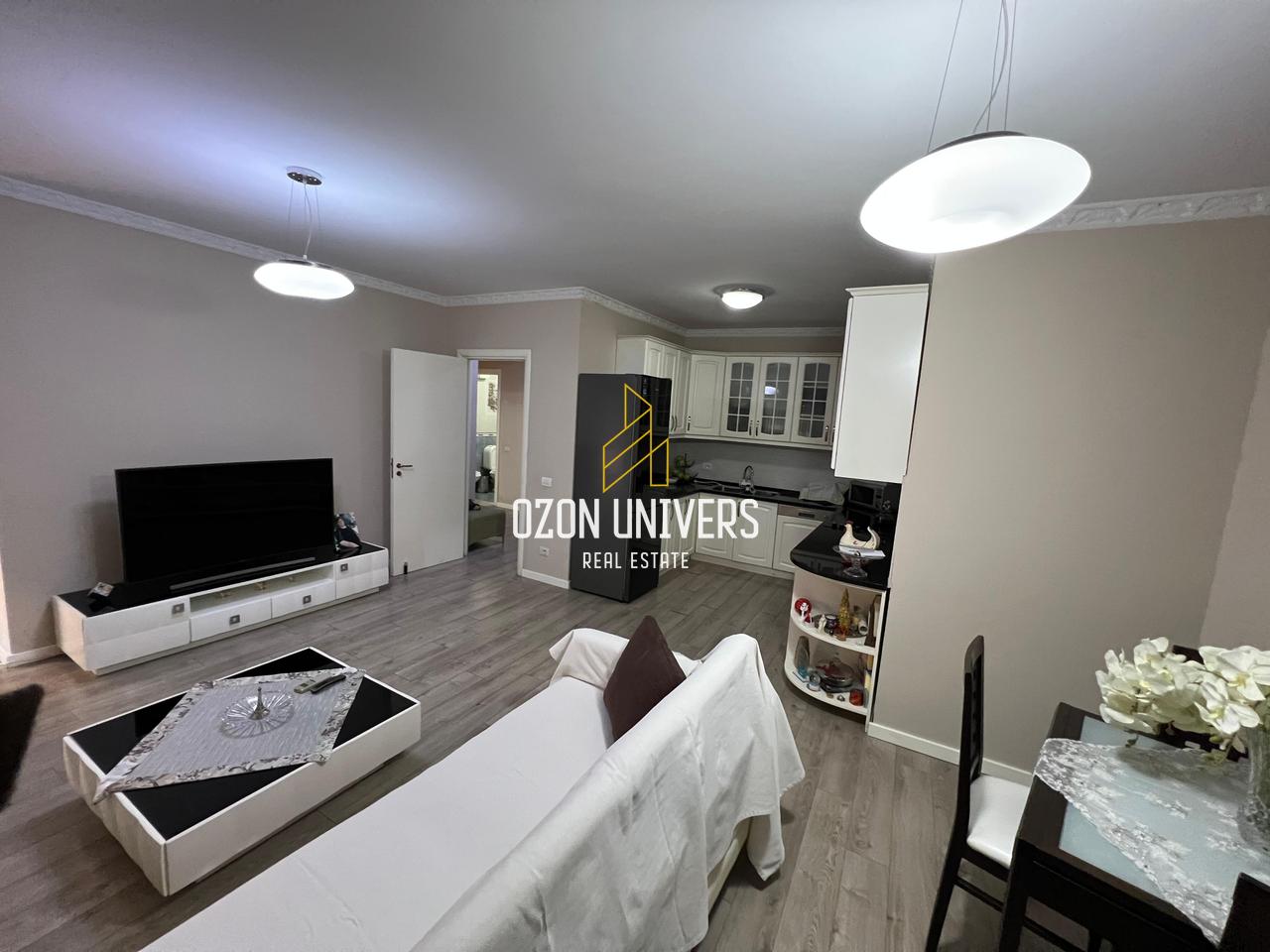 OKAZION! Shitet Apartament 2+1+2 në Usluga Residence, Stacioni Trenit.