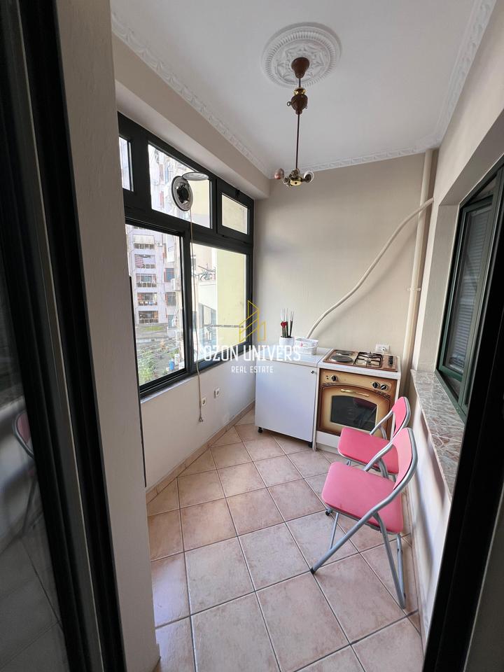 OKAZION! Shitet Apartament 2+1+2 në Usluga Residence, Stacioni Trenit.