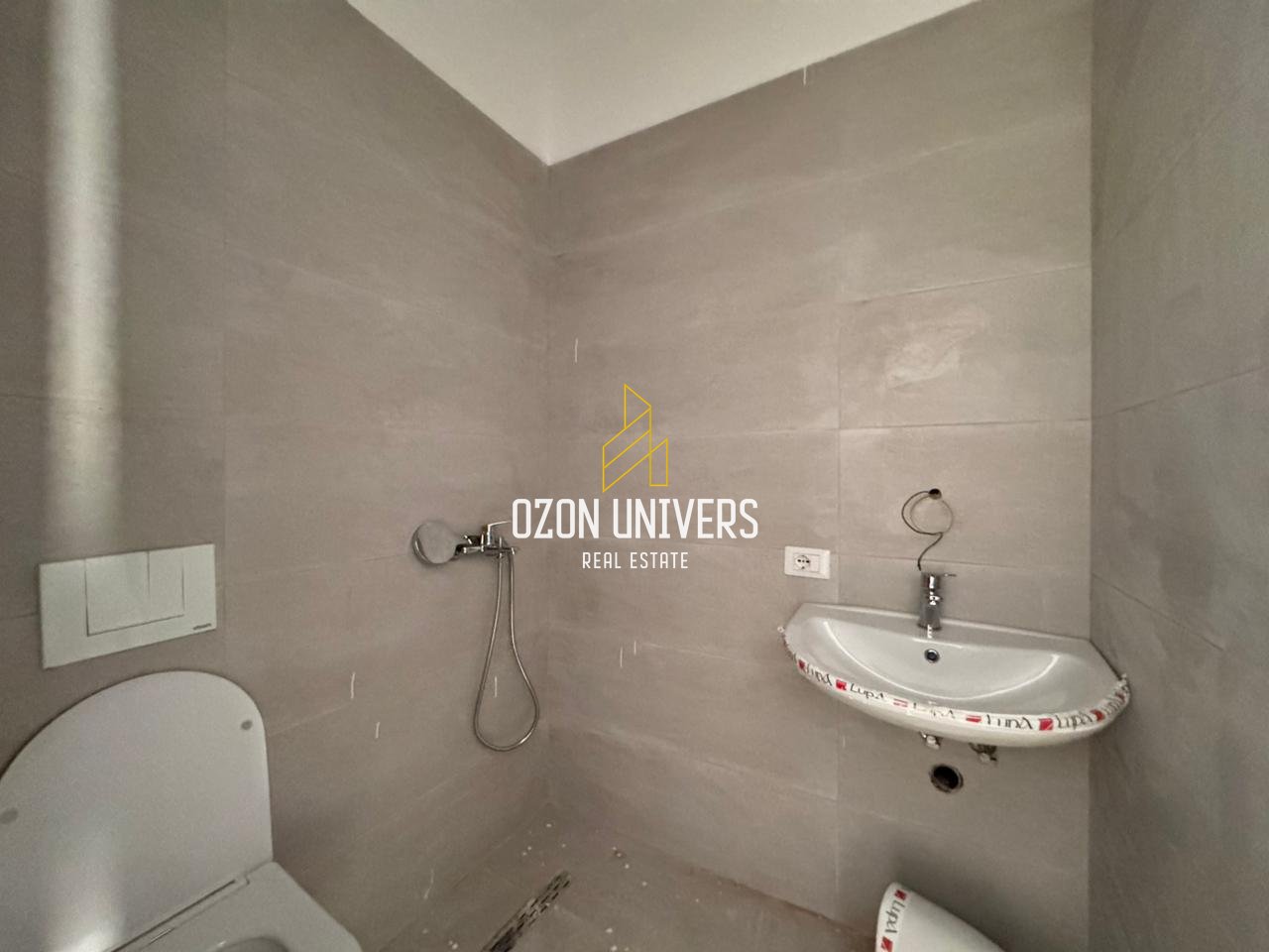 OKAZION! Apartament 2+1+2 për shitje tek Bellevue Residence, Rruga e Elbasanit, përballe Xibrakut!