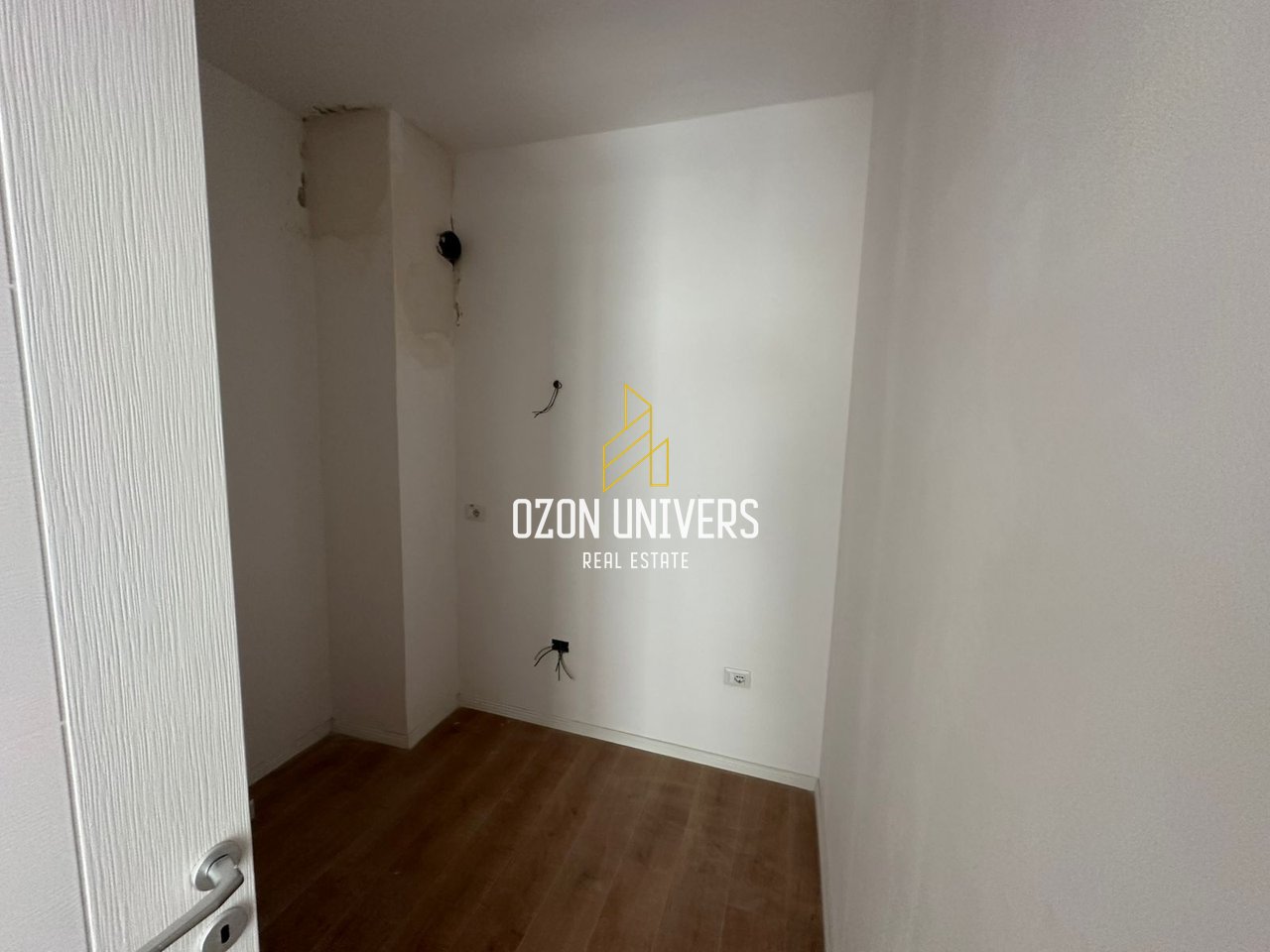 Apartament 1+1 për shitje tek Liqeni i Thate!